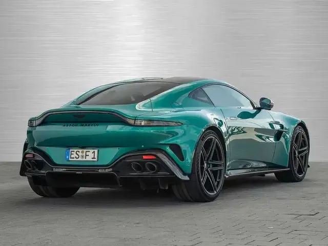Aston Martin V8