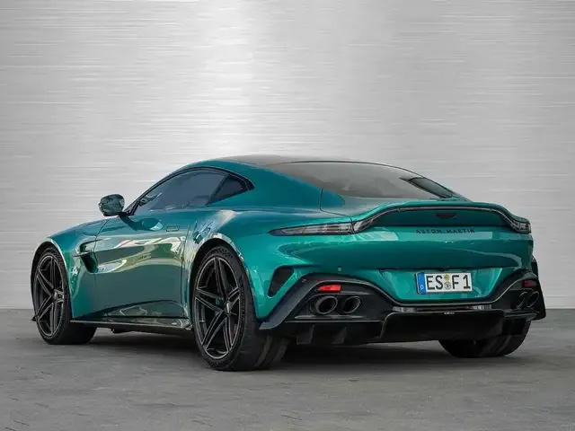 Aston Martin V8