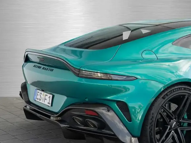 Aston Martin V8