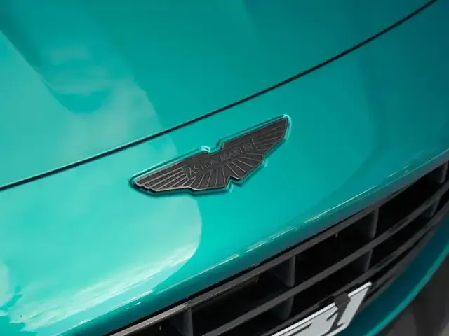 Aston Martin V8