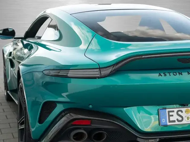 Aston Martin V8