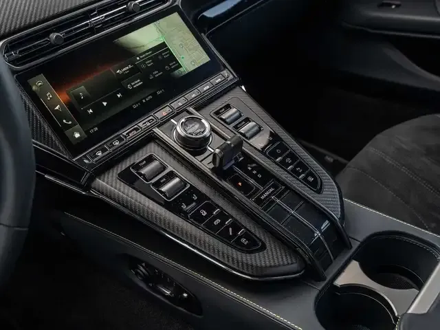 Aston Martin V8