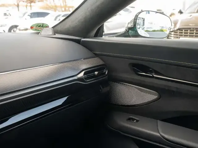 Aston Martin V8