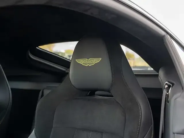 Aston Martin V8