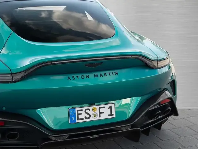 Aston Martin V8
