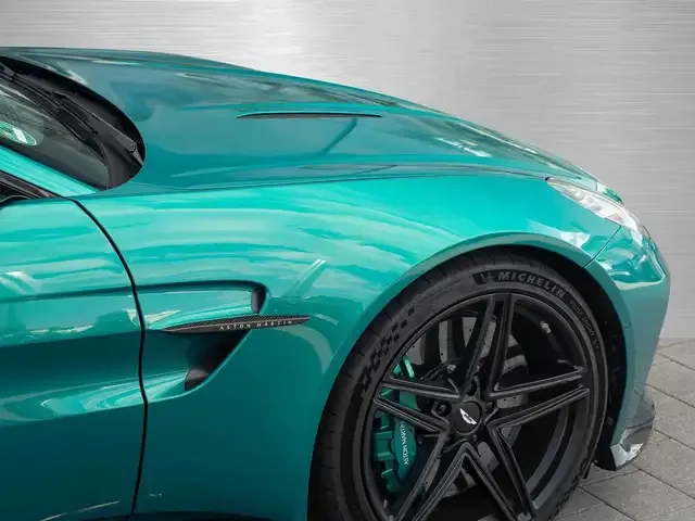 Aston Martin V8