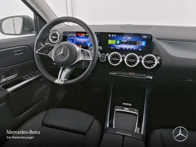 Mercedes-Benz EQA 300
