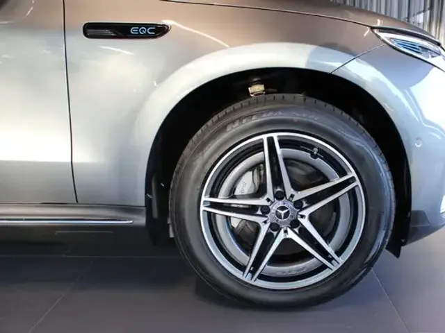 Mercedes-Benz EQC 400