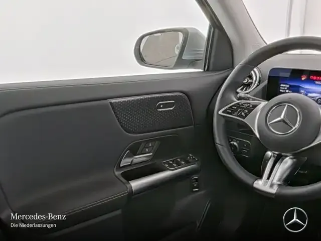 Mercedes-Benz EQA 300