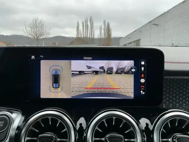 Mercedes-Benz EQB 300