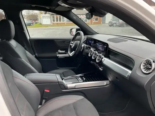 Mercedes-Benz EQB 300