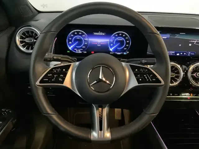 Mercedes-Benz EQB 300