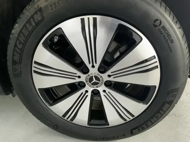 Mercedes-Benz EQB 300