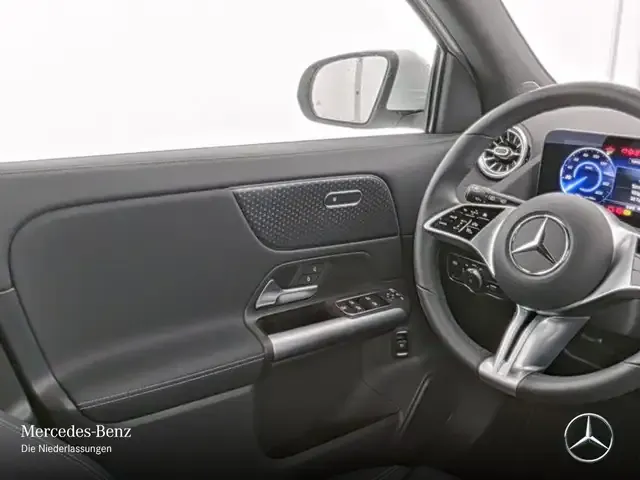 Mercedes-Benz EQA 300