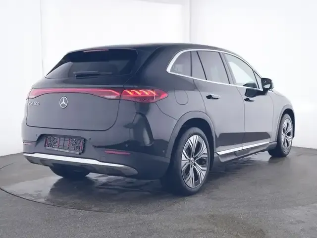 Mercedes-Benz EQE 300