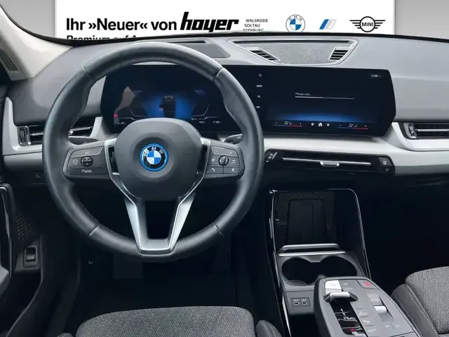BMW iX1