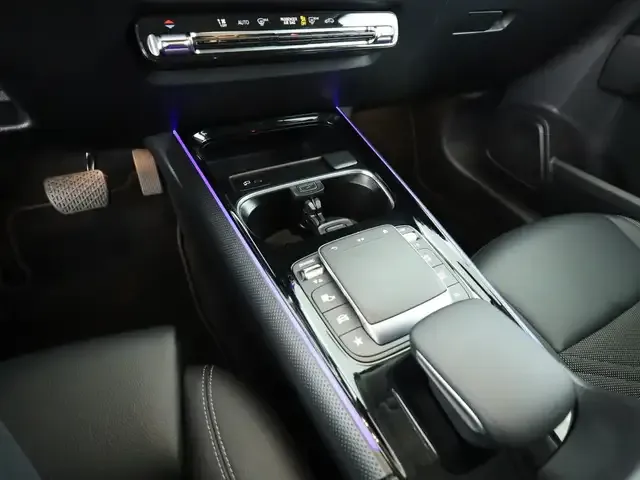 Mercedes-Benz GLB 220