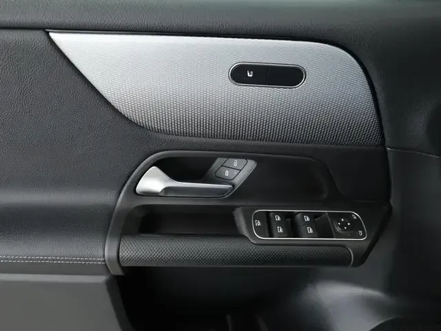 Mercedes-Benz GLB 220