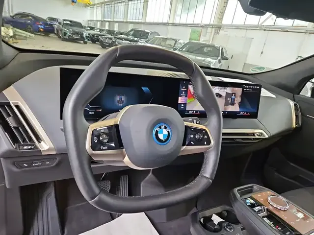 BMW iX