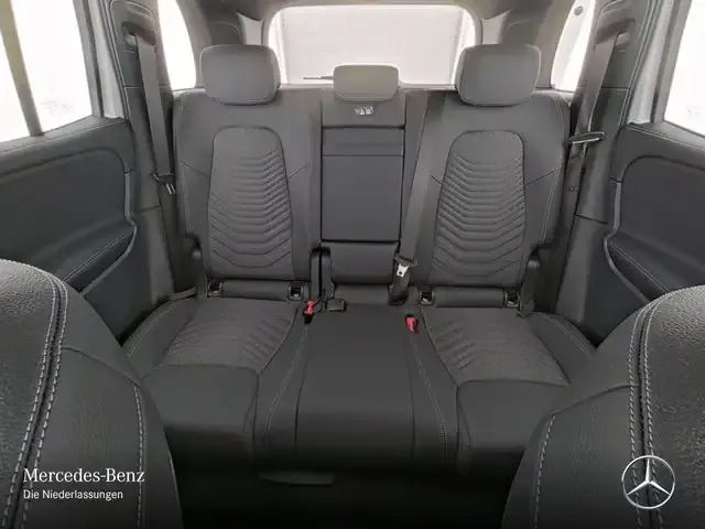 Mercedes-Benz GLB 180