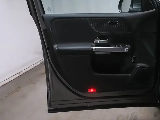 Mercedes-Benz EQB 300