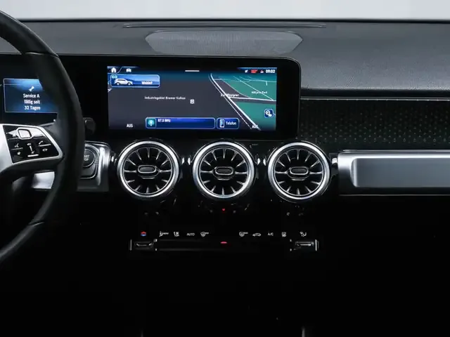 Mercedes-Benz EQB 300