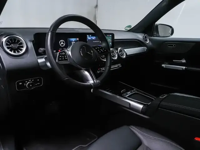 Mercedes-Benz EQB 300