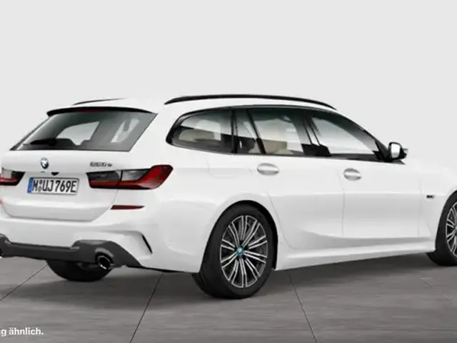 BMW 330