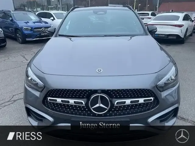 Mercedes-Benz GLA 200