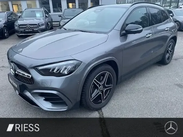 Mercedes-Benz GLA 200