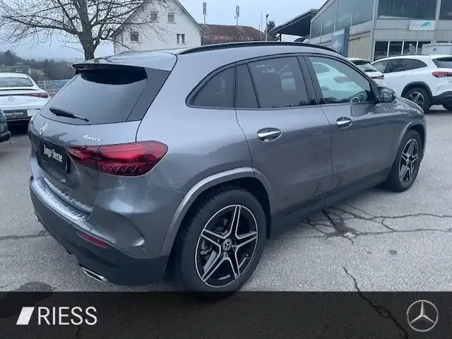 Mercedes-Benz GLA 200