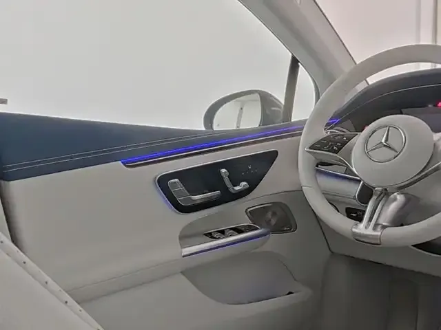 Mercedes-Benz EQE 300