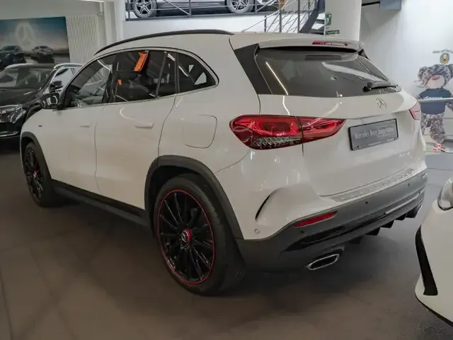 Mercedes-Benz GLA 180