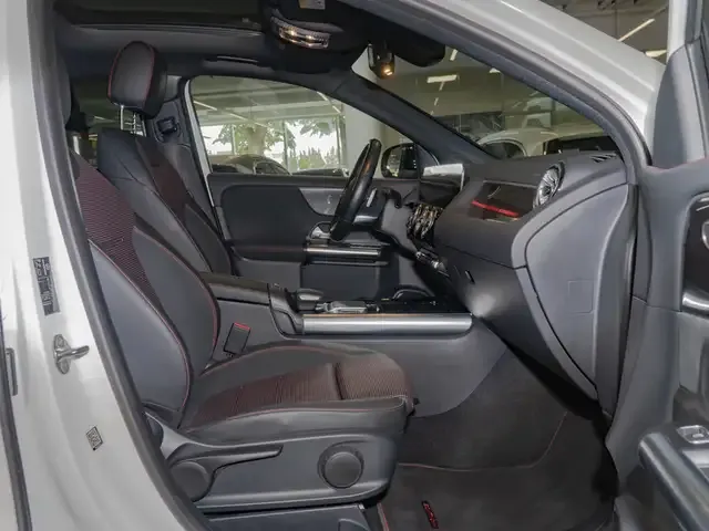 Mercedes-Benz GLA 180