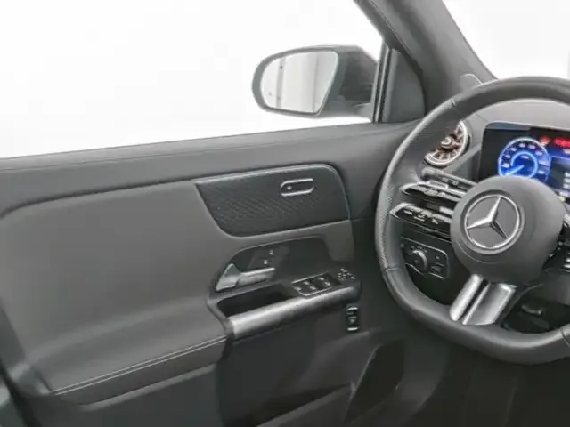 Mercedes-Benz EQA 300