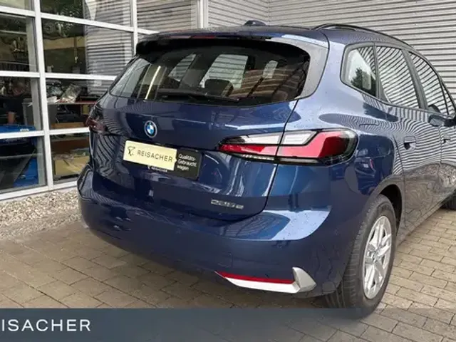 BMW 225