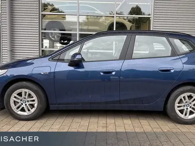 BMW 225