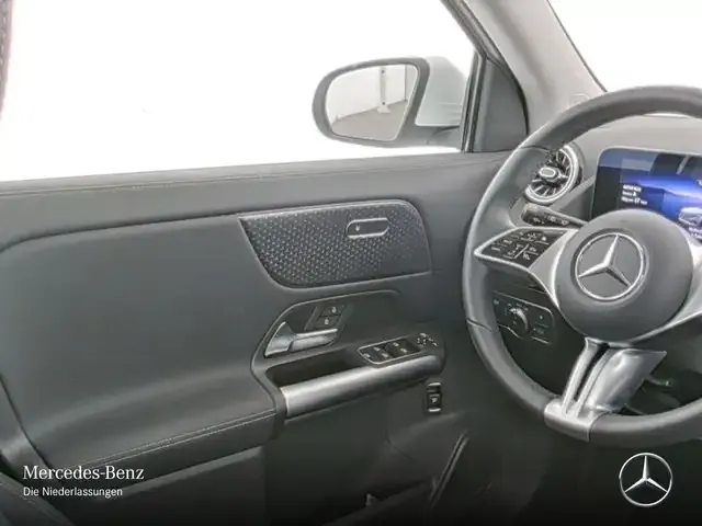 Mercedes-Benz EQA 300