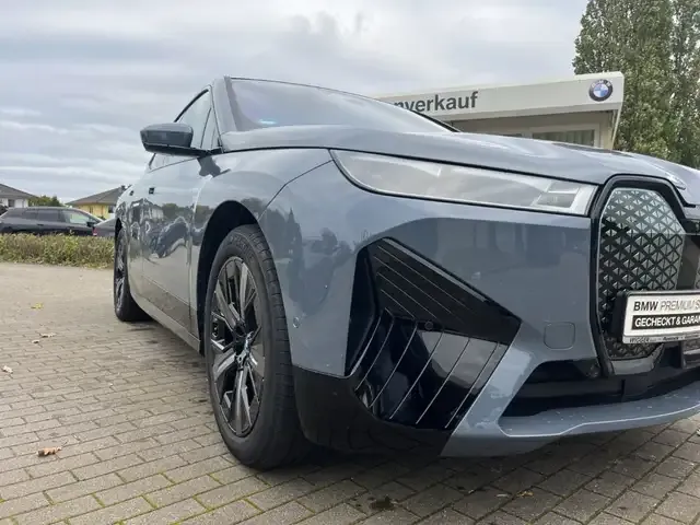 BMW iX