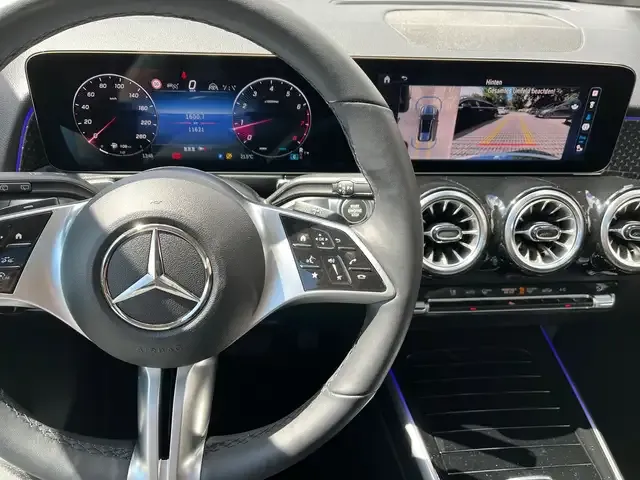 Mercedes-Benz GLB 220
