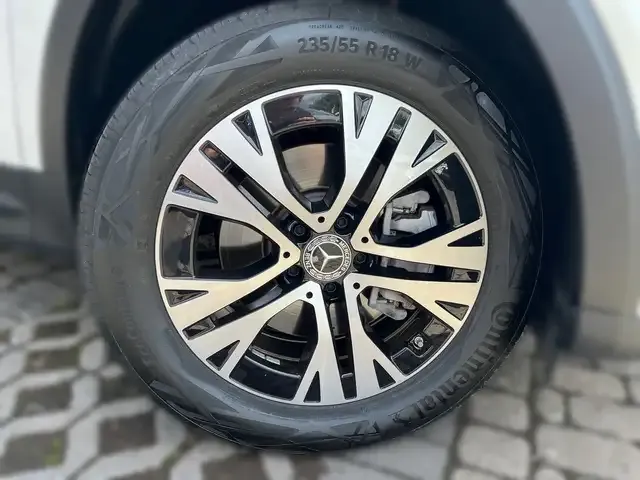 Mercedes-Benz GLB 220