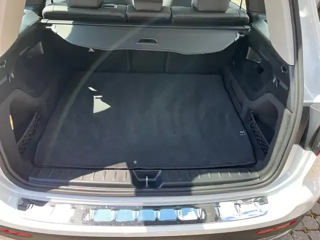 Mercedes-Benz GLB 220