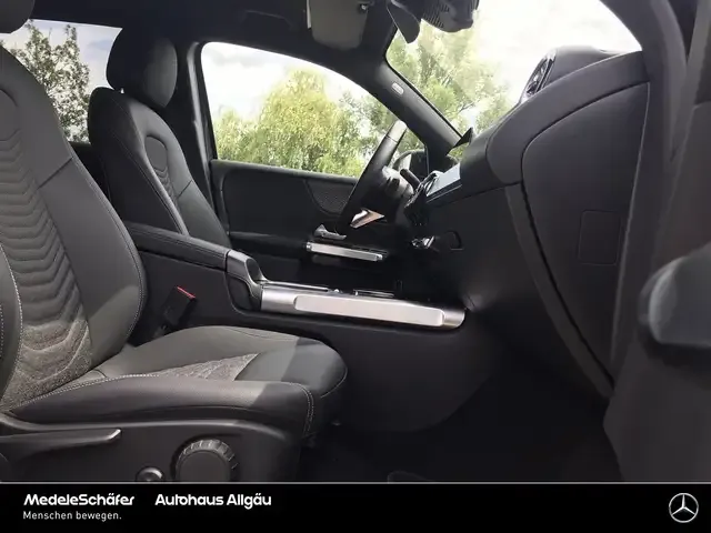 Mercedes-Benz EQB 300