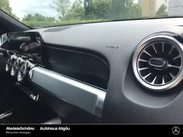 Mercedes-Benz EQB 300
