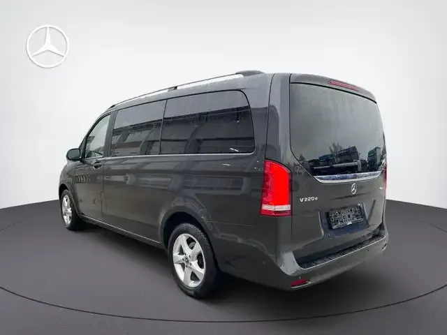 Mercedes-Benz V 220