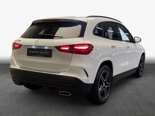 Mercedes-Benz GLA 200