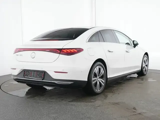 Mercedes-Benz EQE 300
