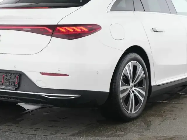 Mercedes-Benz EQE 300