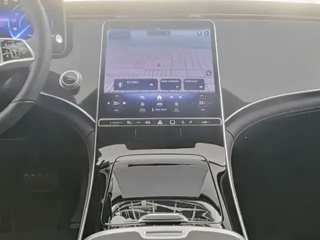 Mercedes-Benz EQE 300