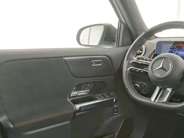 Mercedes-Benz EQB 300